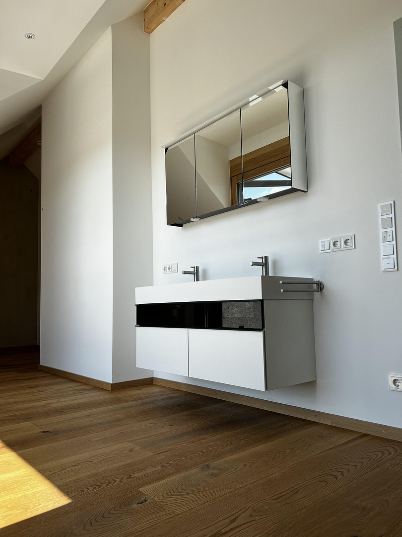 Neuwertiges 4-Zimmer-Penthouse mit Dachterrasse, Aufzug & Deckenkühlung in best Lage – 80538 München(Lehel) – Vorschaubild 8