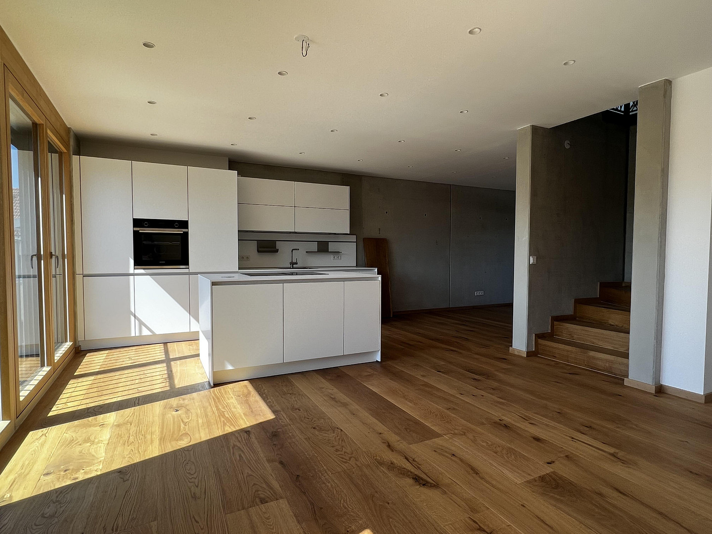 Neuwertiges 4-Zimmer-Penthouse mit Dachterrasse, Aufzug & Deckenkühlung in best Lage – 80538 München(Lehel) – Vorschaubild 4