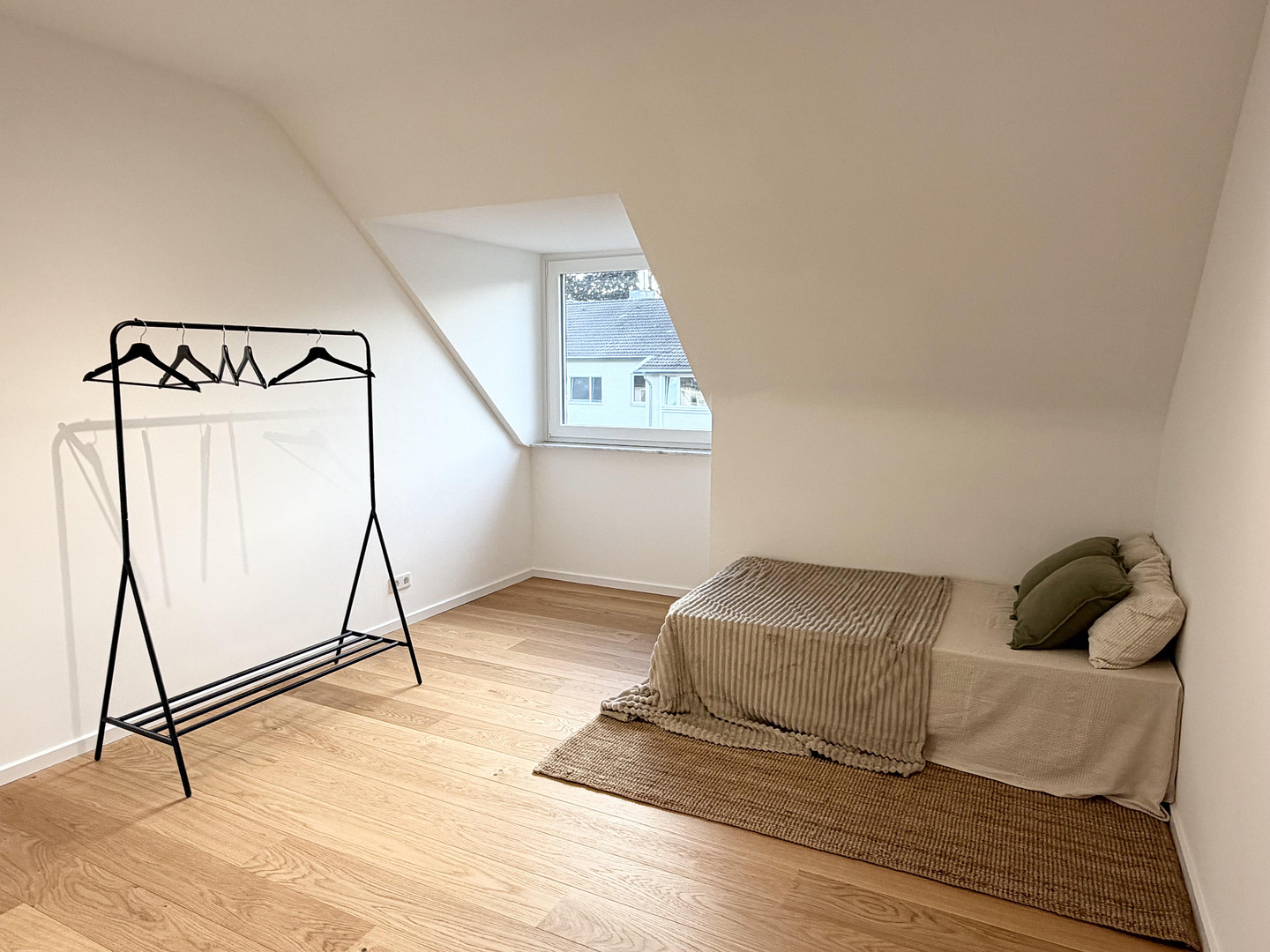 Stilvoll modernisierte Dachgeschosswohnung - Ausbauoption zur Maisonette mit Dachterrasse – 50933 Köln(Braunsfeld) – Vorschaubild 3