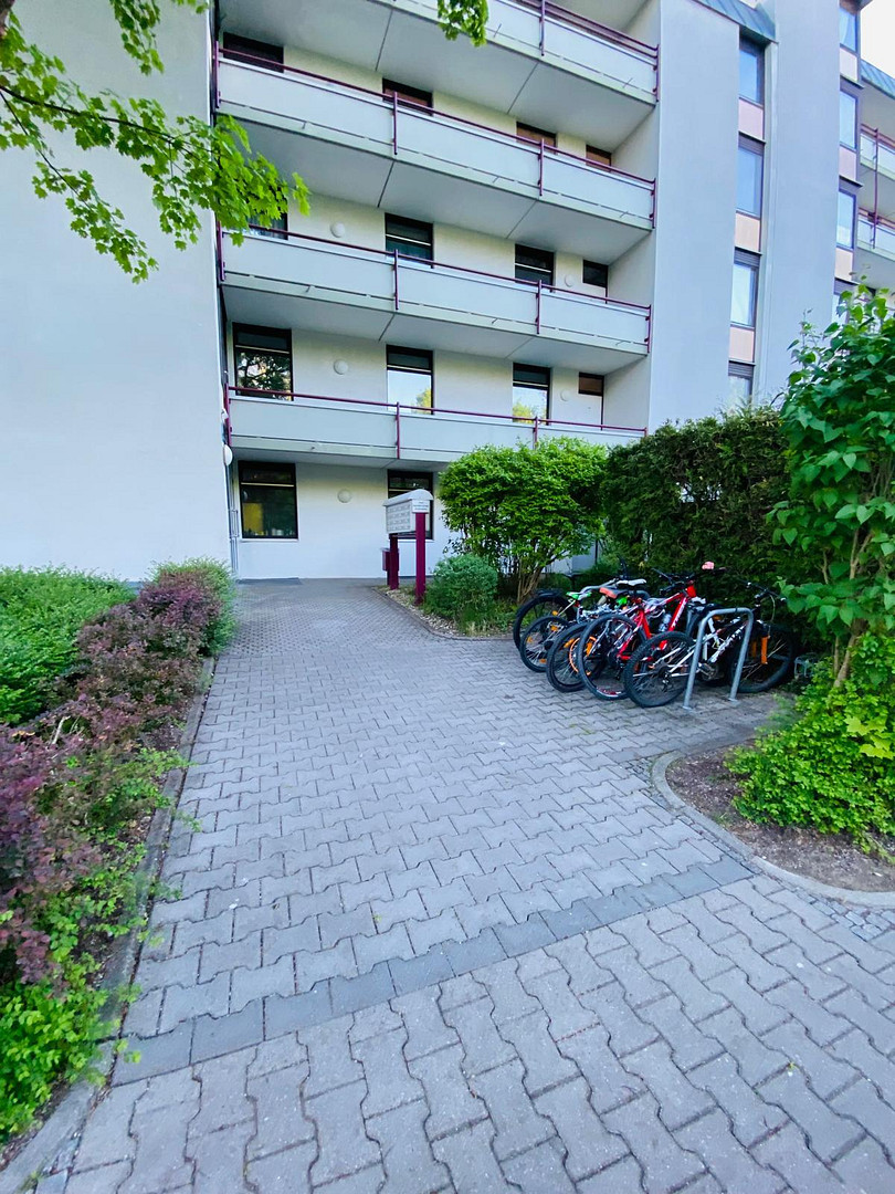 Helle 3-Zimmer-Wohnung mit Einbauküche & Aufzug & West-Loggia in München – 81927 München(Johanneskirchen) – Vorschaubild 30