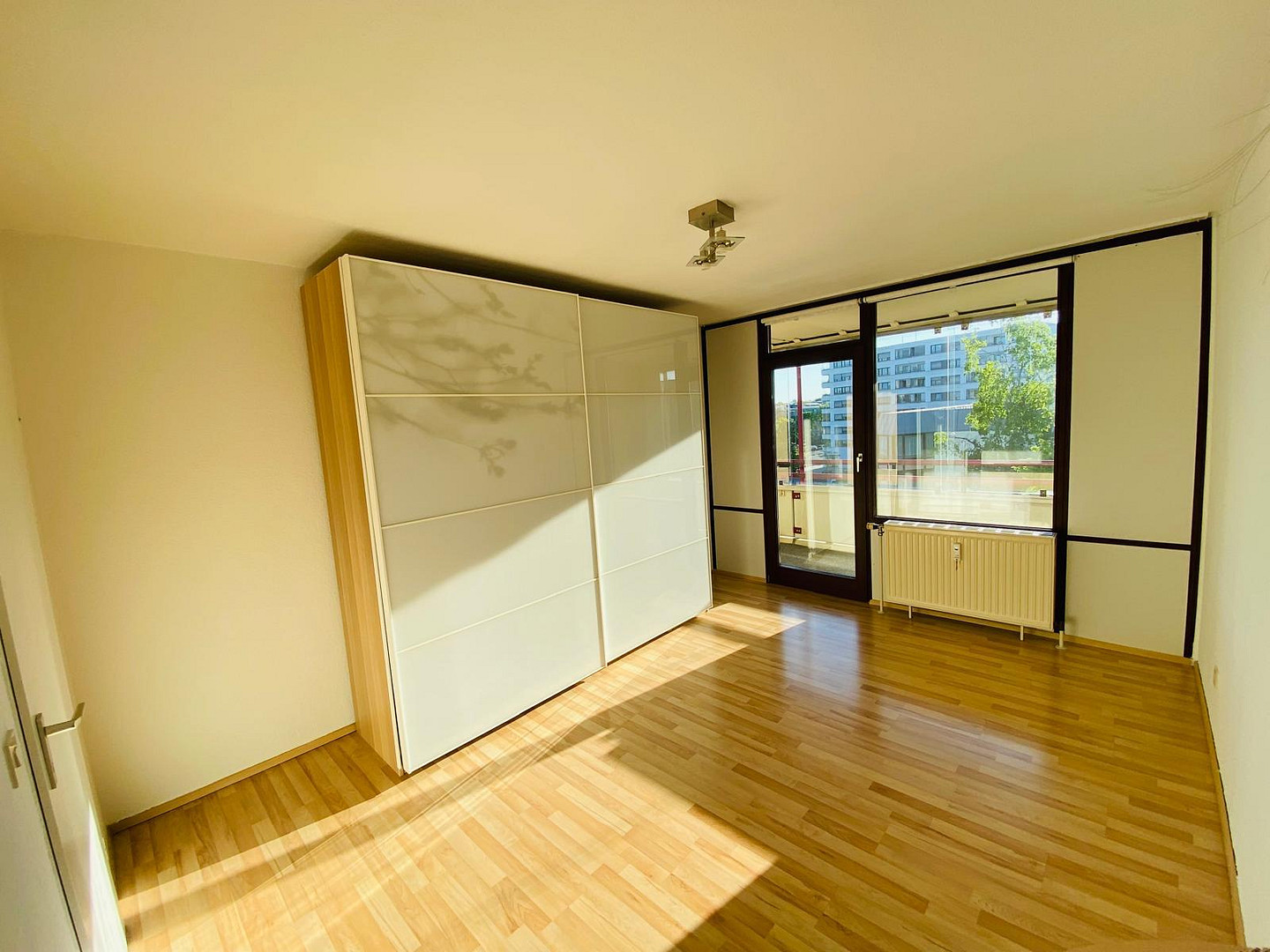 Helle 3-Zimmer-Wohnung mit Einbauküche & Aufzug & West-Loggia in München – 81927 München(Johanneskirchen) – Vorschaubild 11