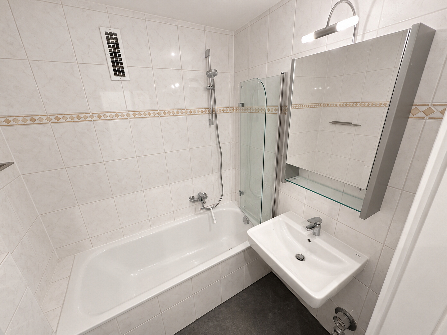 Saniert & all. incl.: Möbliertes Apartment mit exzellenter ÖPNV-Anbindung – 81379 München(Obersendling) – Vorschaubild 13