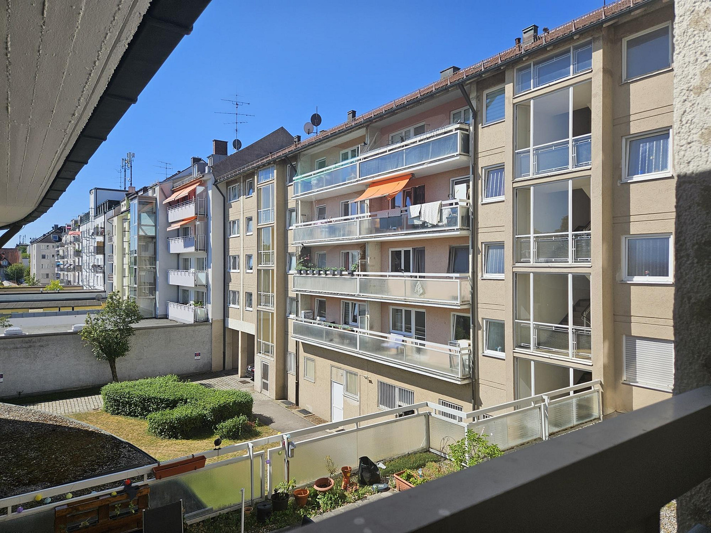 Frisch renovierte 3,5-Zimmer-Wohnung mit Balkonen in Laim – 80687 München(Laim) – Vorschaubild 15