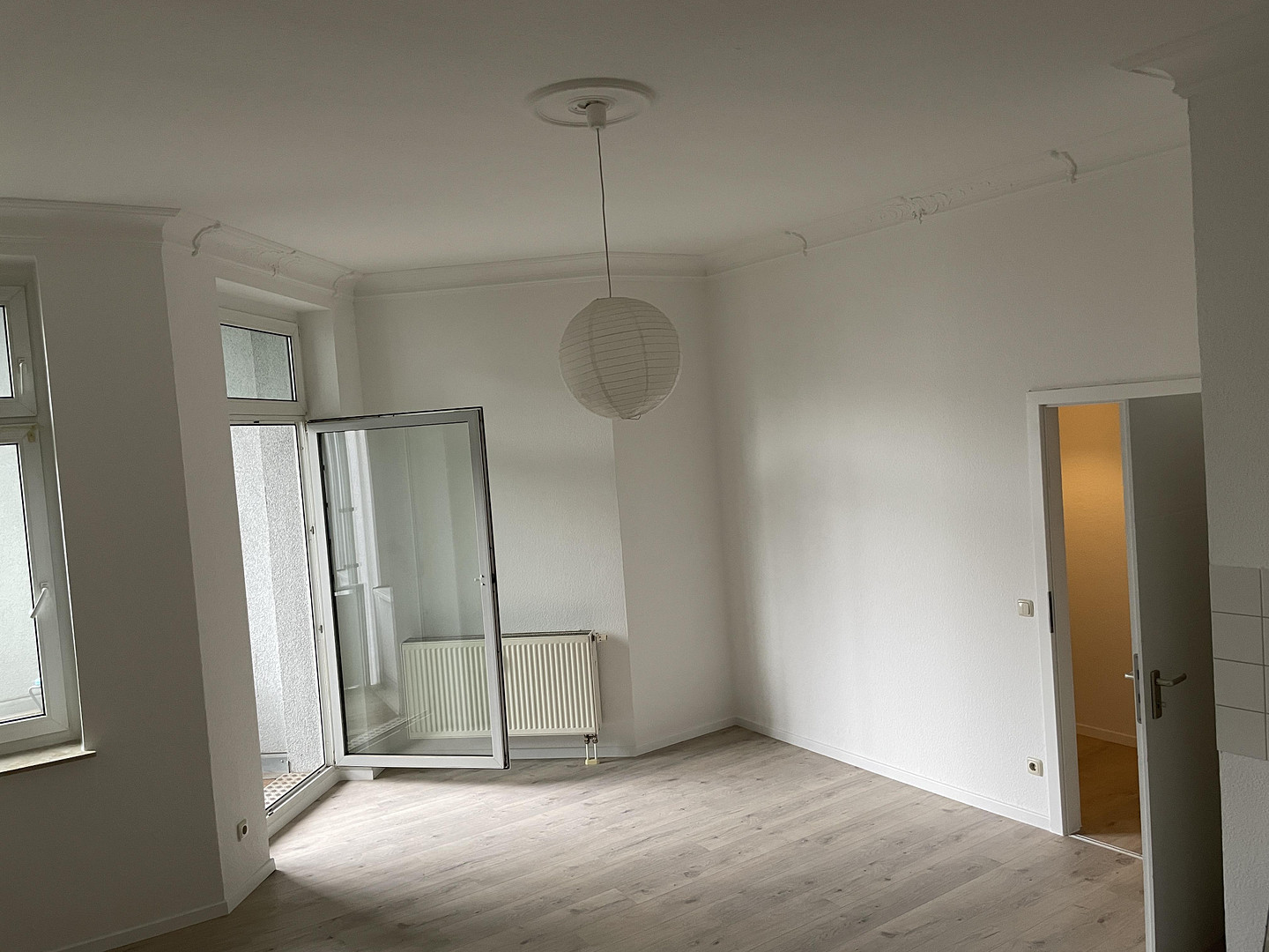 Ruhige 2-Zimmer-Wohnung mit Balkon und hochwertiger Einbauküche in Stadtfeld Ost – 39108 Magdeburg(Stadtfeld) – Vorschaubild 2