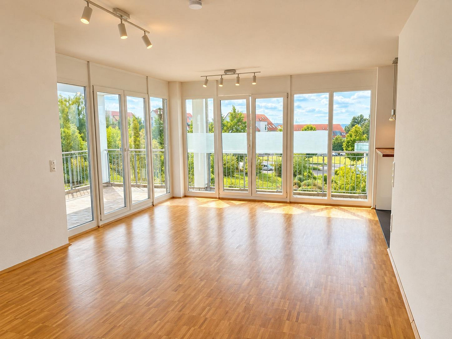 Lichtdurchflutete 4-Zimmer-Wohnung mit großzügigem Südwestbalkon – provisionsfrei in Würzburg – 97076 Würzburg-Lengfeld(Lengfeld) – Vorschaubild 4