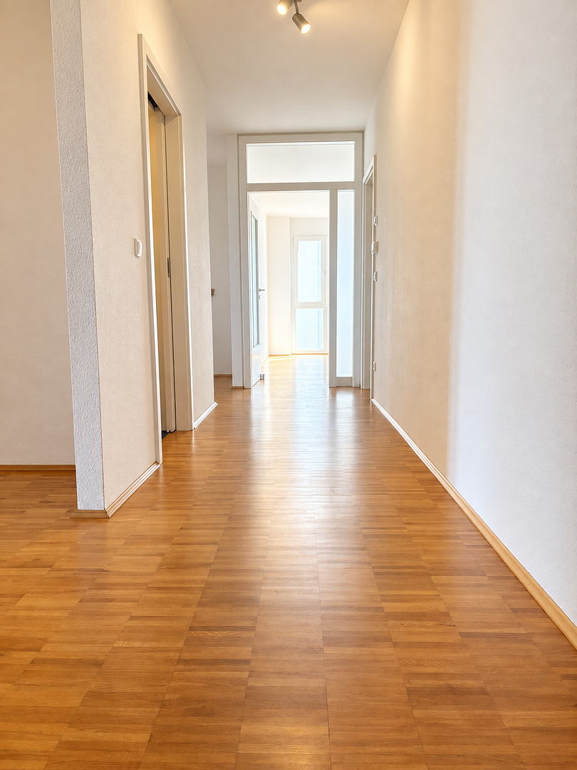 Lichtdurchflutete 4-Zimmer-Wohnung mit großzügigem Südwestbalkon – provisionsfrei in Würzburg – 97076 Würzburg-Lengfeld(Lengfeld) – Vorschaubild 11