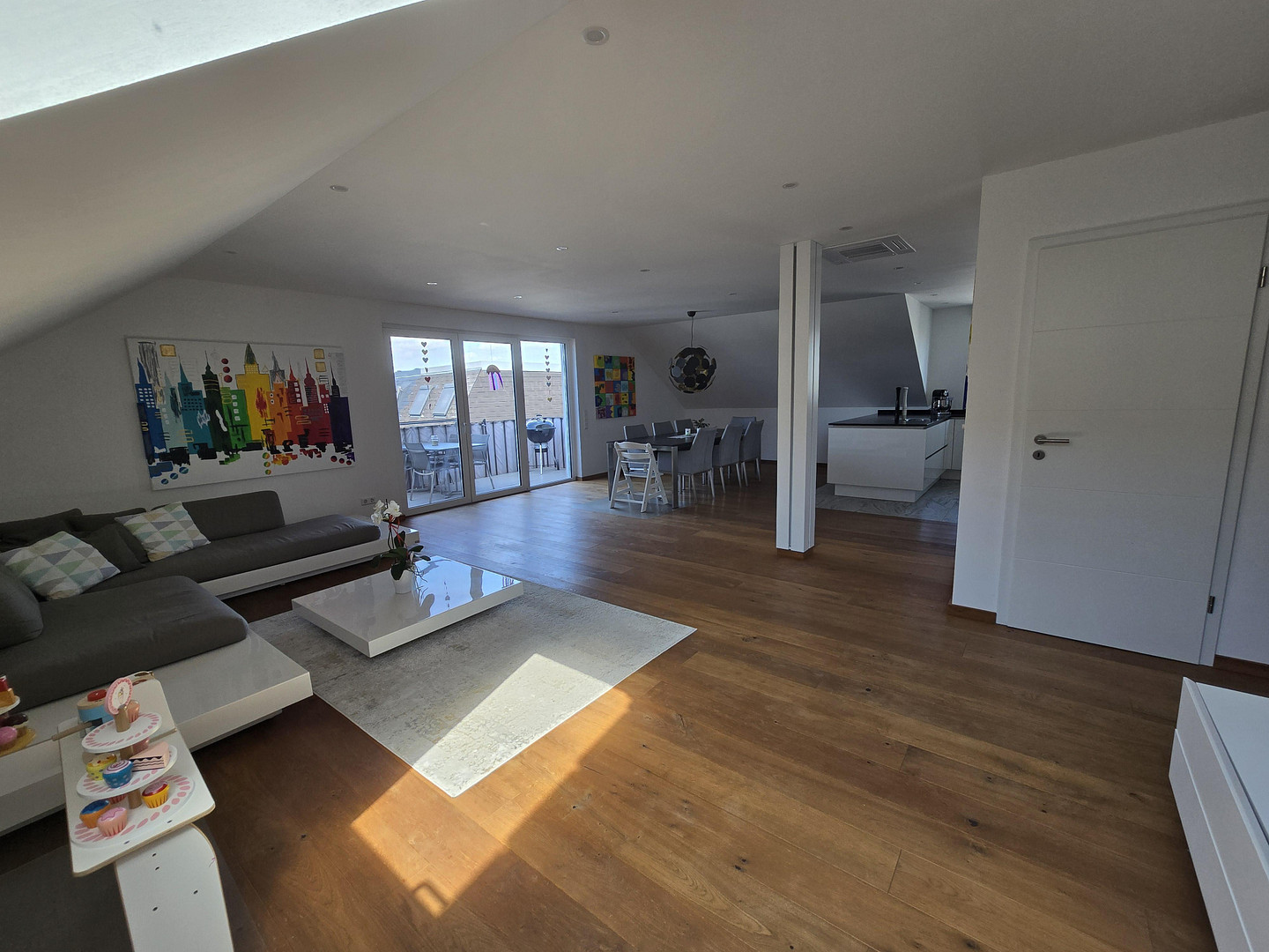 Großzügige 4-Zimmer-Wohnung in Eggenstein-Leopoldshafen – 76344 Eggenstein-Leopoldshafen(Eggenstein) – Vorschaubild 2