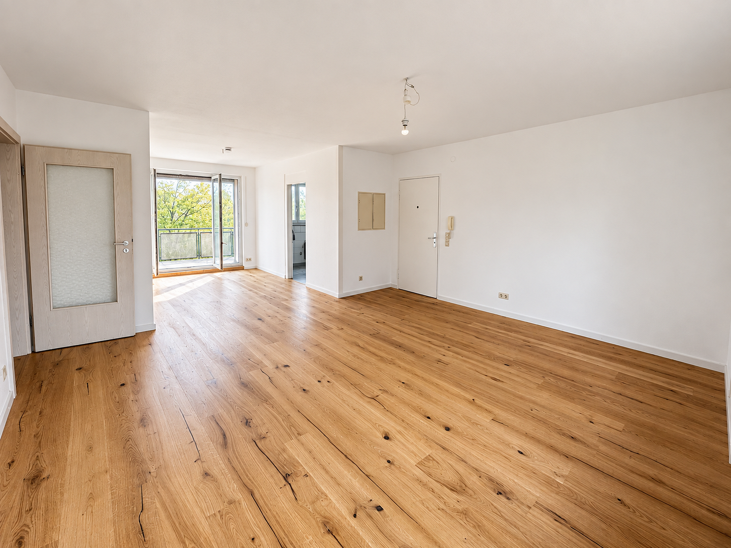 Modernisierte 3-Zimmer-Wohnung mit großem Westbalkon ins Grüne und TG – provisionsfrei – 86157 Augsburg(Pfersee) – Vorschaubild 2