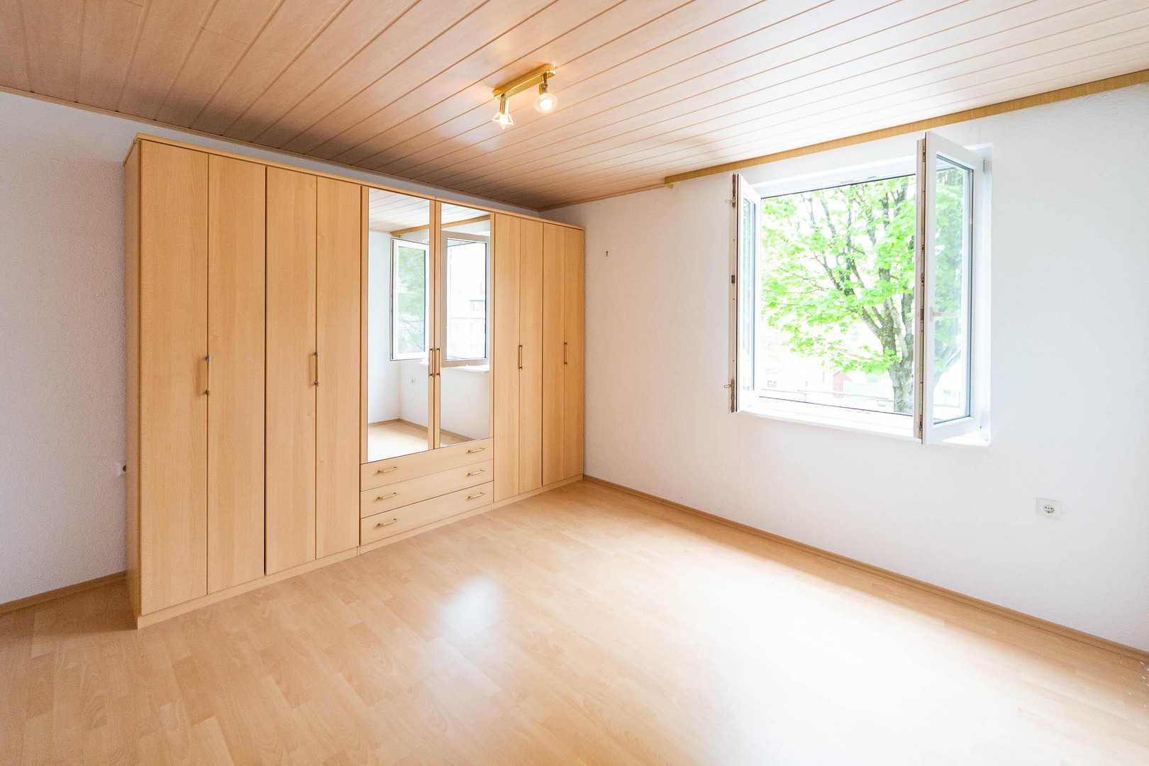 Großzügige 4-Zimmer-Wohnung mit Einbauküche – 72805 Lichtenstein Unterhausen(Unterhausen) – Vorschaubild 12