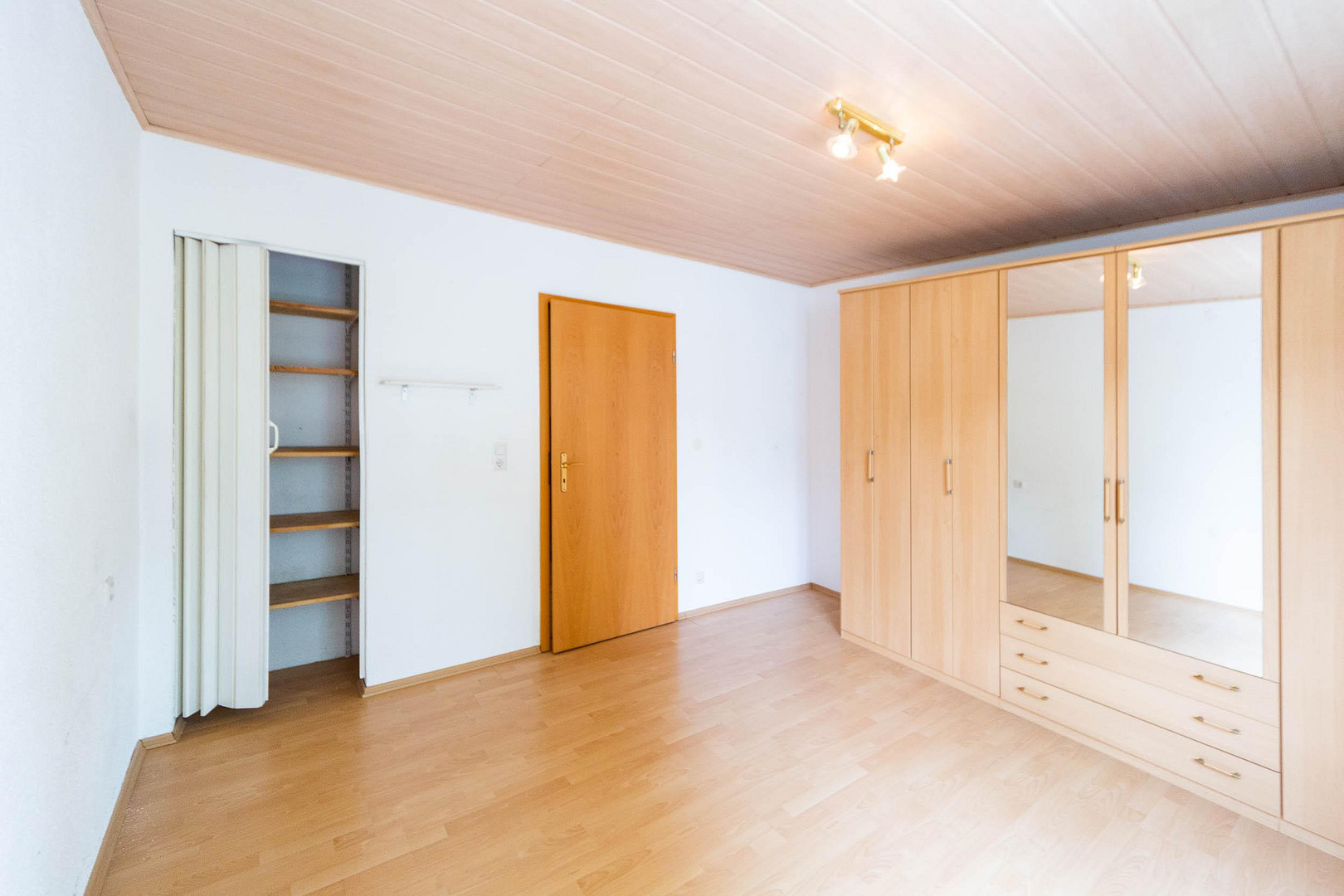 Großzügige 4-Zimmer-Wohnung mit Einbauküche – 72805 Lichtenstein Unterhausen(Unterhausen) – Vorschaubild 11