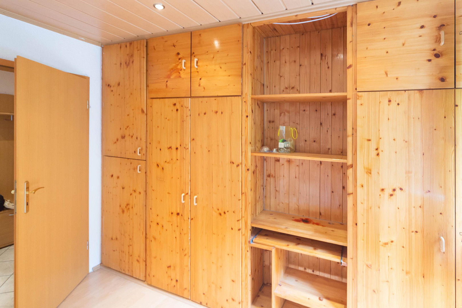 Großzügige 4-Zimmer-Wohnung mit Einbauküche – 72805 Lichtenstein Unterhausen(Unterhausen) – Vorschaubild 3