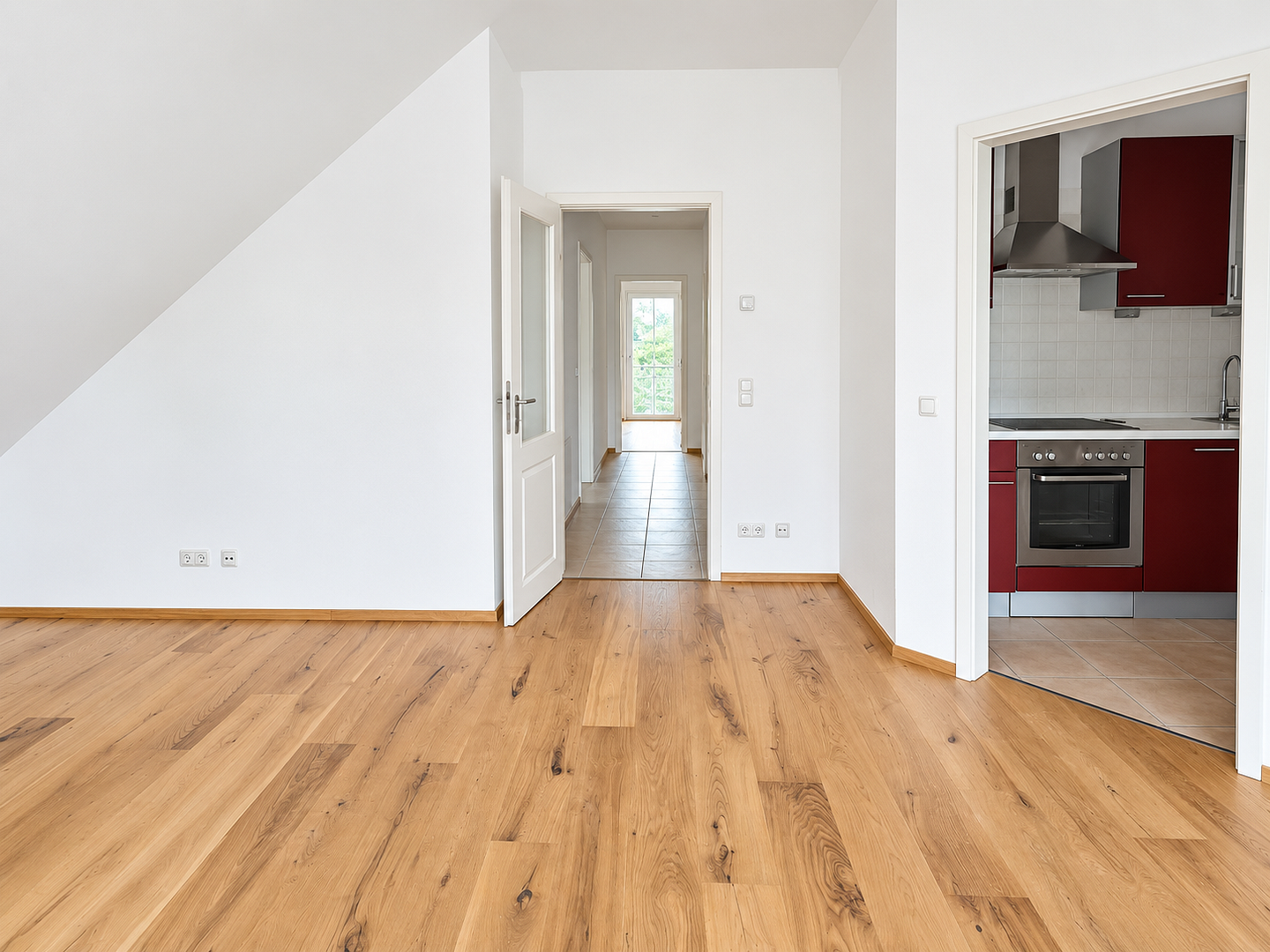Schöne DG-Wohnung mit Einbauküche und Garten im Herzen Haar's – 85540 Haar – Vorschaubild 5