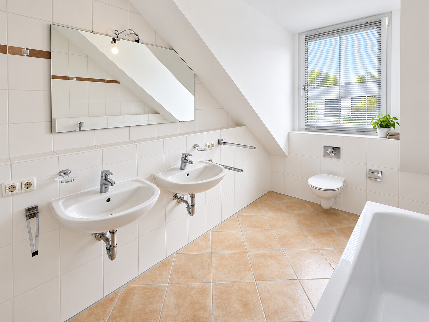 Schöne DG-Wohnung mit Einbauküche und Garten im Herzen Haar's – 85540 Haar – Vorschaubild 9