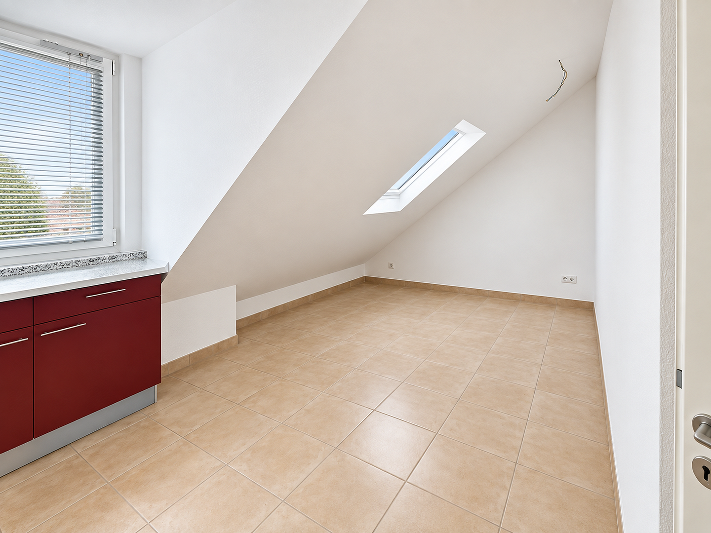 Schöne DG-Wohnung mit Einbauküche und Garten im Herzen Haar's – 85540 Haar – Vorschaubild 7