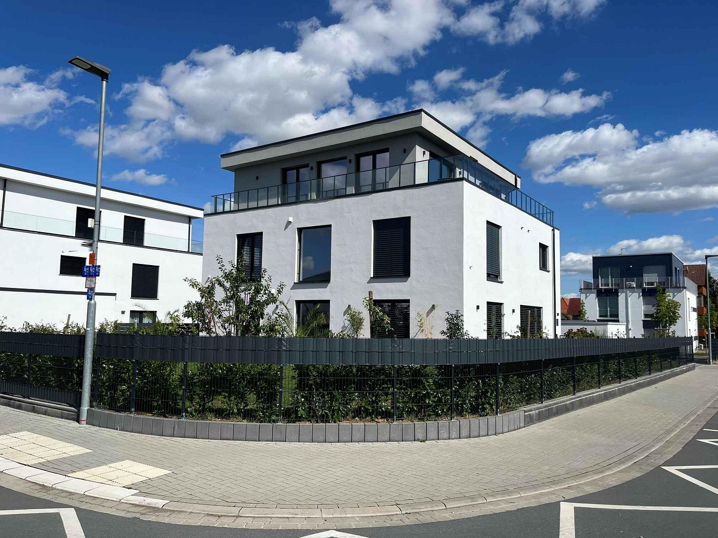 Smartes Bauhaus-Anwesen mit Penthouse. Fernblick. Feldrandlage. – 35510 Butzbach(Nieder-Weisel) – Vorschaubild 2