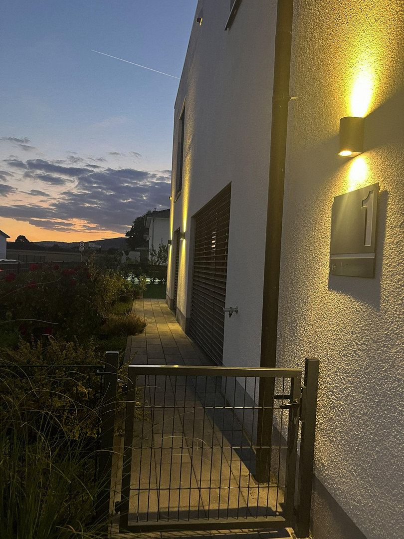 Smartes Bauhaus-Anwesen mit Penthouse. Fernblick. Feldrandlage. – 35510 Butzbach(Nieder-Weisel) – Vorschaubild 4
