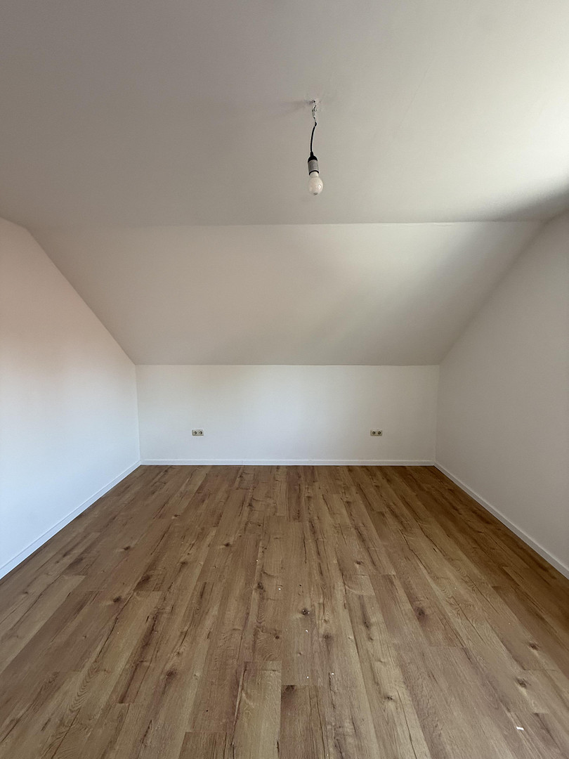 Schöne 3 Zimmer Wohnung mit Balkon und Stellplatz! – 91586 Lichtenau – Vorschaubild 2