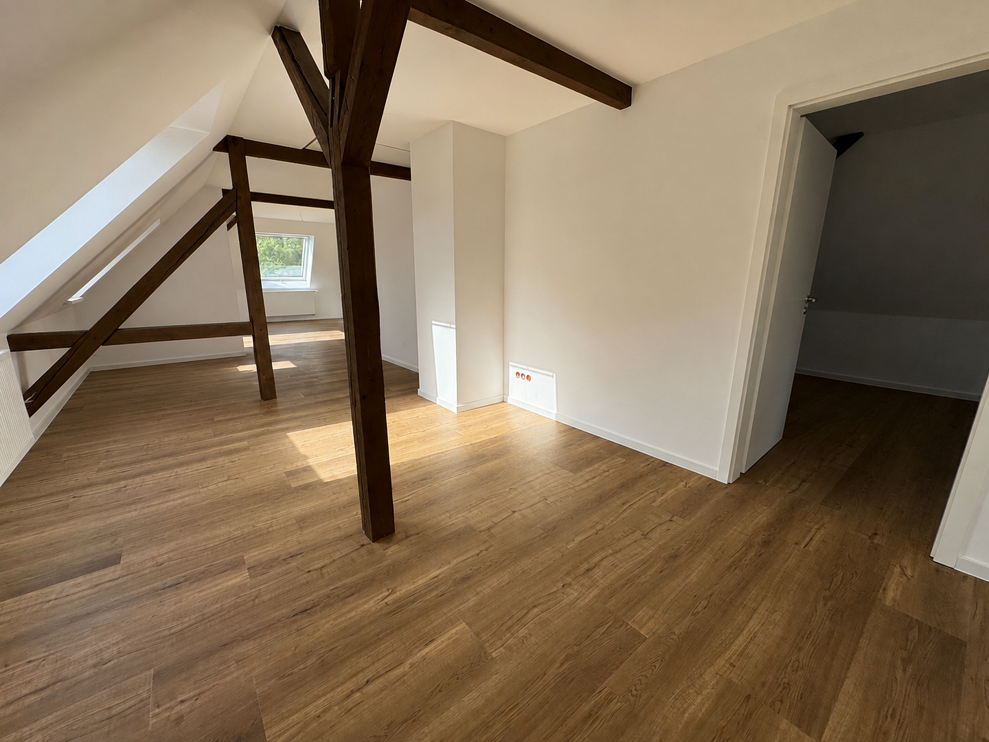 Hochwertiger Erstbezug im Dachgeschoss mit Einbauküche - ca. 95 m² - mit Stellplatz in ruhiger Lage – 8371 Glauchau – Vorschaubild 11
