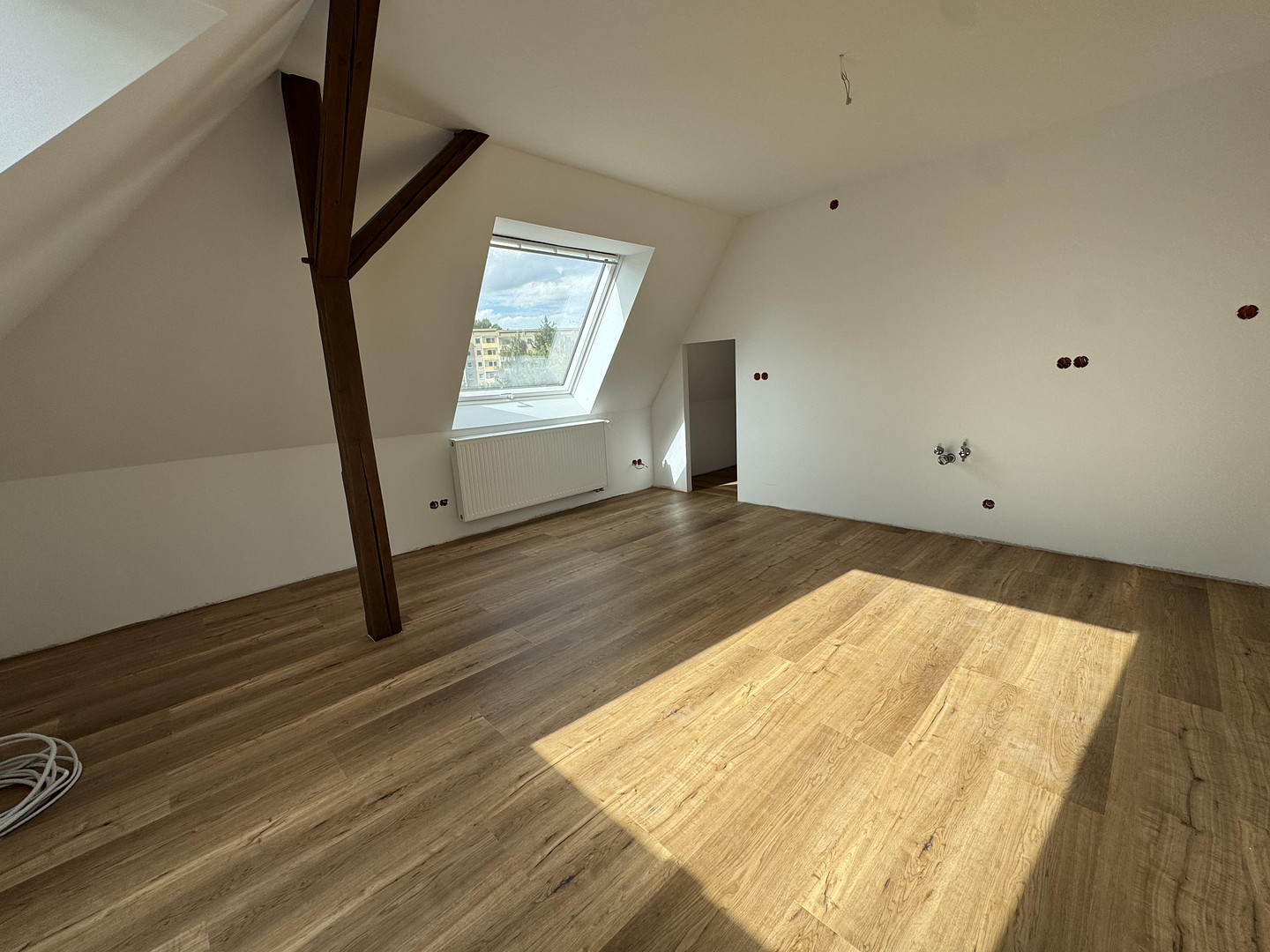 Hochwertiger Erstbezug im Dachgeschoss mit Einbauküche - ca. 95 m² - mit Stellplatz in ruhiger Lage – 8371 Glauchau – Vorschaubild 3