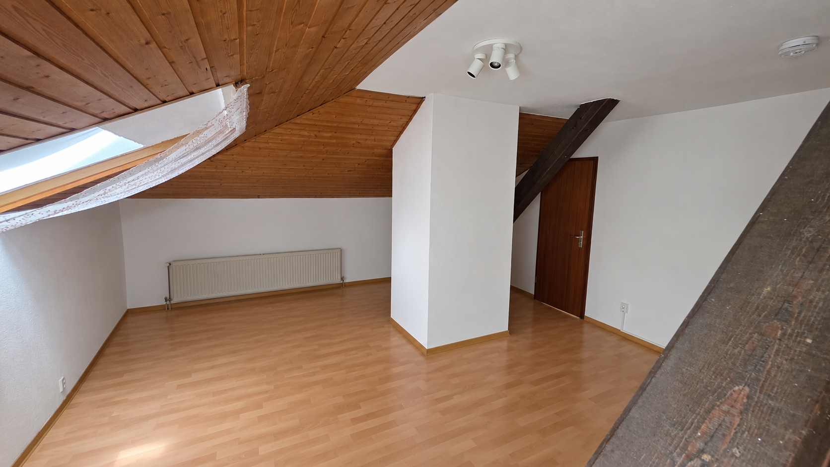 Zentrales 1-Zimmer-Dachgeschoss-Apartment mit Einbauküche nahe Uniklinik & Uni – 35390 Gießen – Vorschaubild 2
