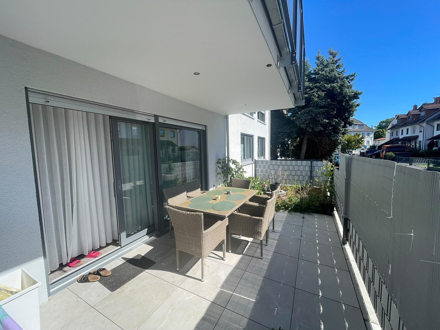 Moderne und helle 4-Zi.- Wohnung mit großzügiger Terrasse in Bestlage von Obertshausen – 63179 Obertshausen – Vorschaubild 2