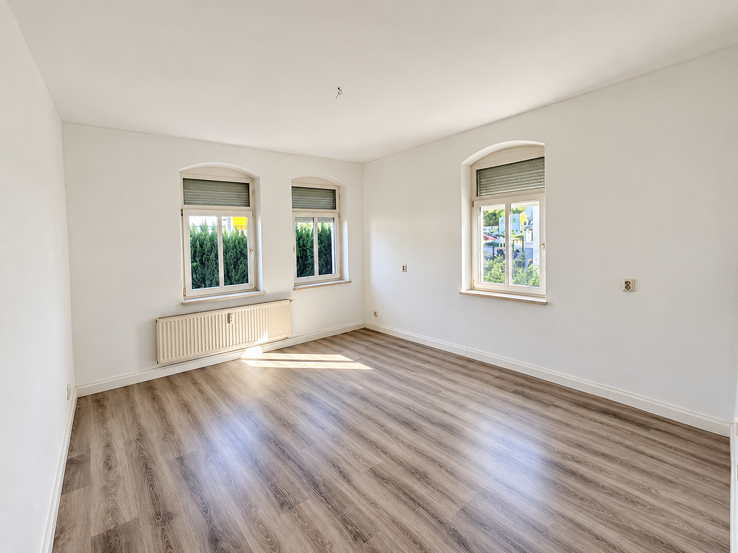 Helle 2-Zimmer-Altbauwohnung mit modernem Bad – Wanne & Dusche – 1705 Freital – Vorschaubild 3