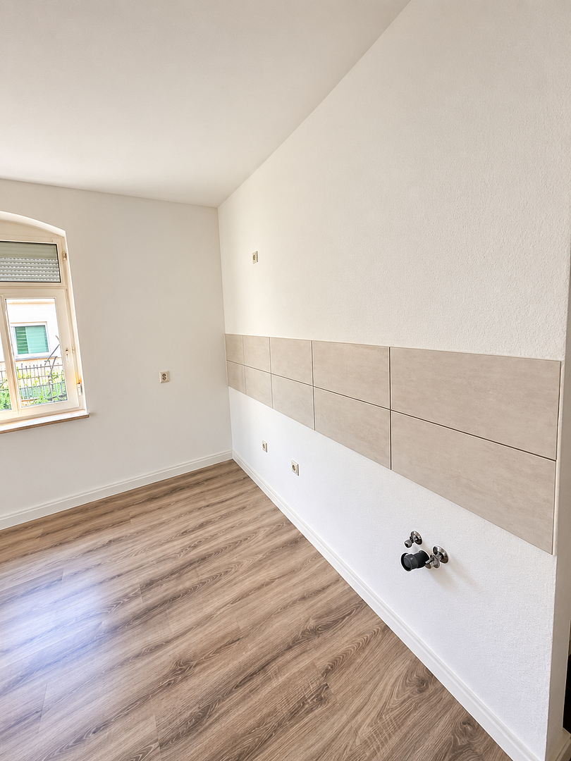 Helle 2-Zimmer-Altbauwohnung mit modernem Bad – Wanne & Dusche – 1705 Freital – Vorschaubild 4