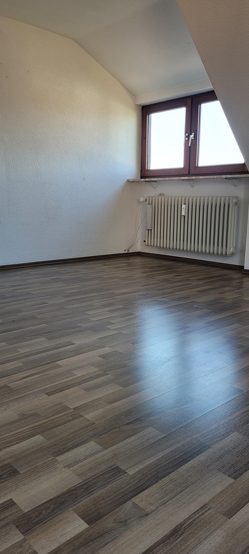 3-Zimmer-DG Wohnung mit Balkon & Garage in Stuttgart-Weilimdorf – 70499 Stuttgart(Weilimdorf) – Vorschaubild 4