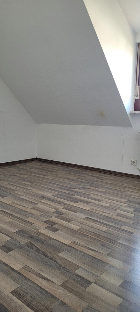 3-Zimmer-DG Wohnung mit Balkon & Garage in Stuttgart-Weilimdorf – 70499 Stuttgart(Weilimdorf) – Vorschaubild 3