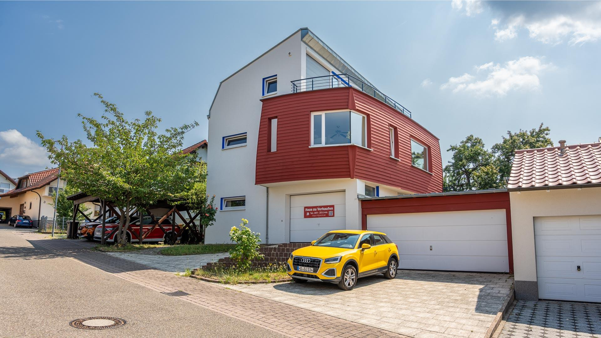 Wohnen mit Weitblick –  Gepflegtes Zweifamilienhaus mit parkähnlichem Südgarten und Panoramablick