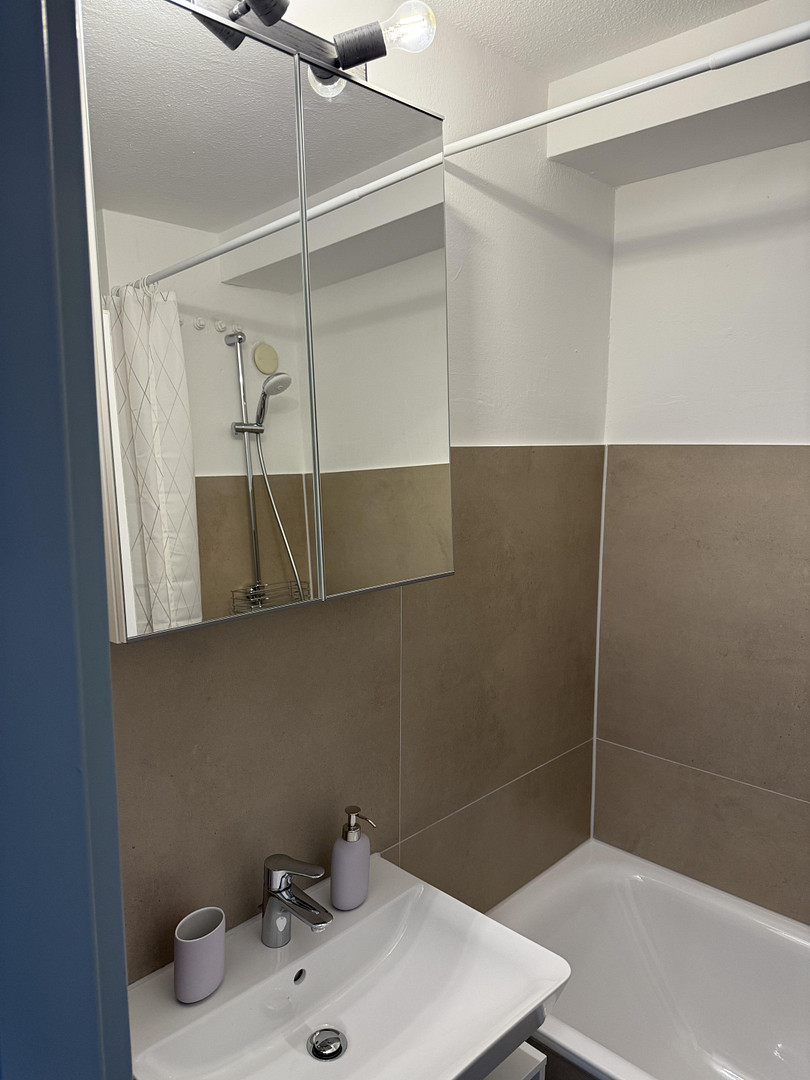 Stilvolle 1-Zimmer-Wohnung mit gehobener Innenausstattung mit Balkon und EBK in München Berg am Laim – 81673 München(Berg am Laim) – Vorschaubild 2