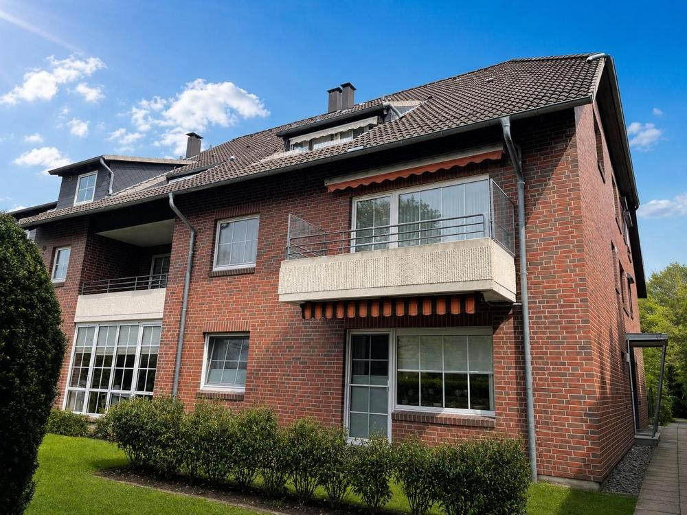 Helle 2-Zimmer-Dachgeschosswohnung mit Balkon und Einzelgarage in ruhiger Lage von Hamburg-Bramfeld
