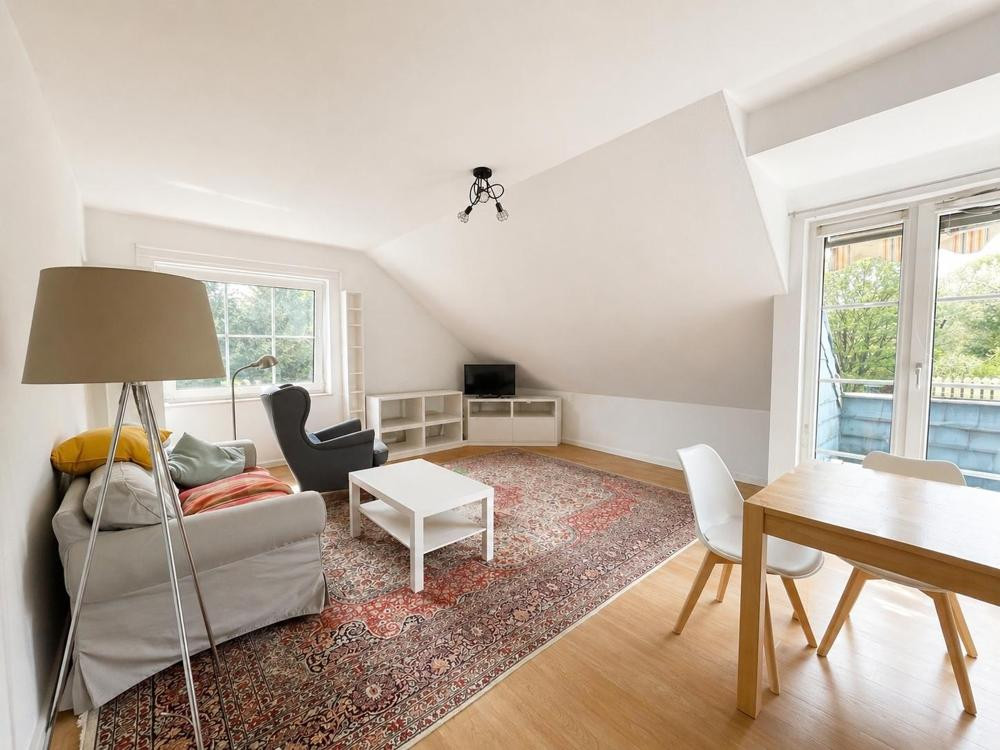 Helle 2-Zimmer-Dachgeschosswohnung mit Balkon und Einzelgarage in ruhiger Lage von Hamburg-Bramfeld – 22179 Hamburg(Bramfeld) – Vorschaubild 2