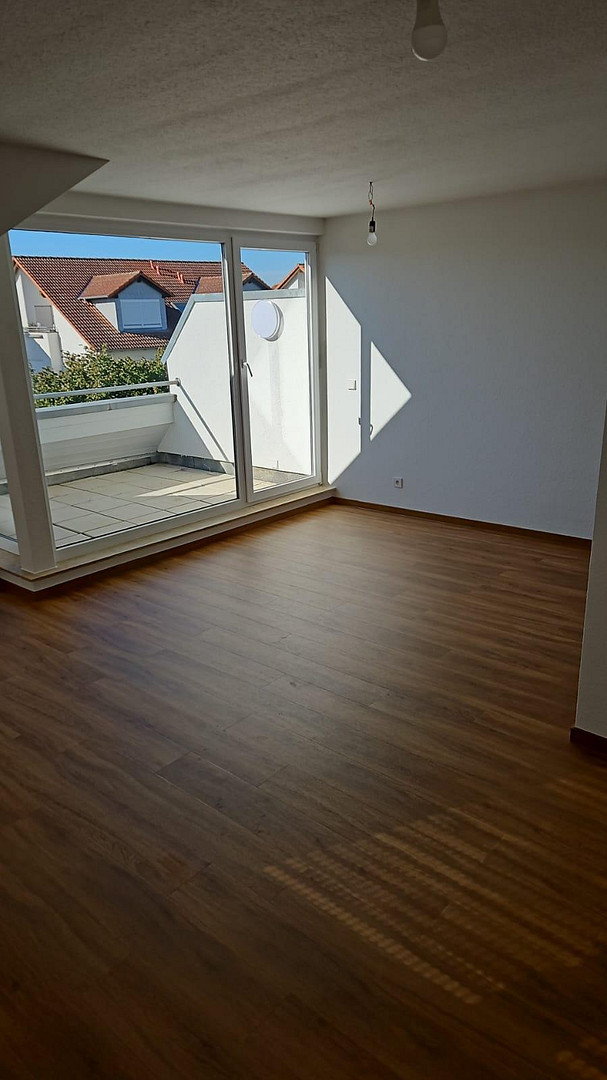 Helle 2-Zimmer-Dachgeschosswohnung mit Loggia & Tiefgarage – 68623 Lampertheim – Vorschaubild 5
