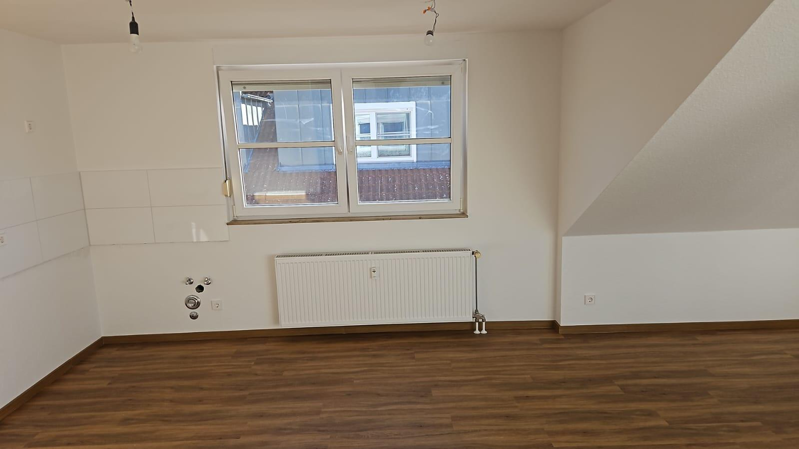 Helle 2-Zimmer-Dachgeschosswohnung mit Loggia & Tiefgarage – 68623 Lampertheim – Vorschaubild 2