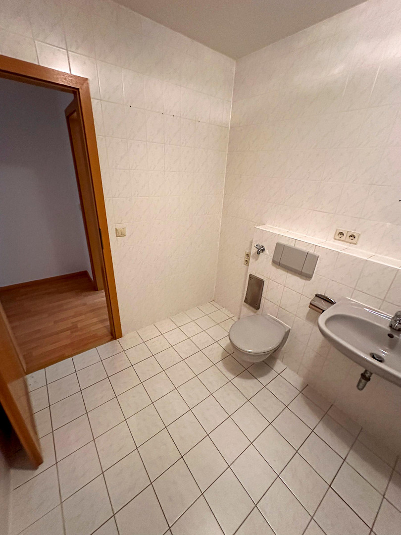 Gemütliche 2-Zimmer-Erdgeschosswohnung mit eigener Terrasse, Wannenbad & TG-Stellplatz in Landsberg – 6188 Landsberg (im Ortsteil Gütz)(Gütz) – Vorschaubild 9