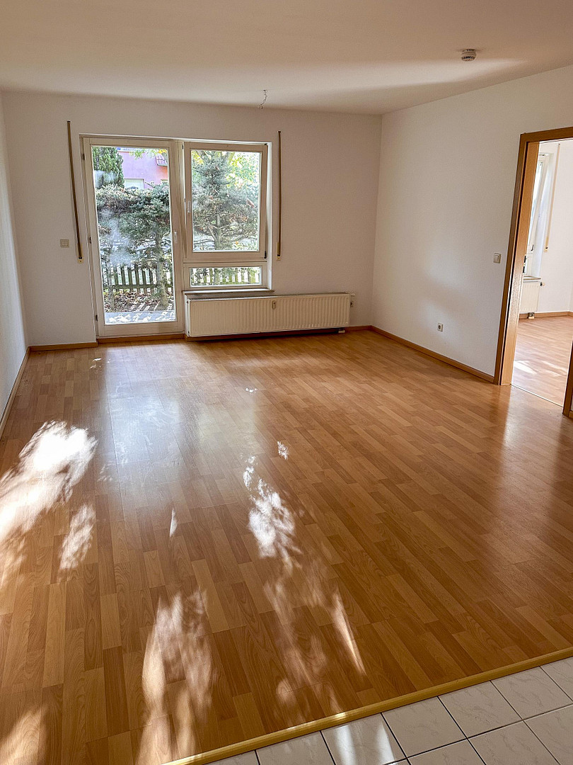 Gemütliche 2-Zimmer-Erdgeschosswohnung mit eigener Terrasse, Wannenbad & TG-Stellplatz in Landsberg