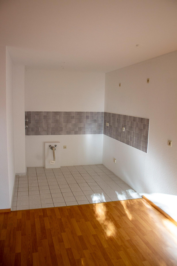 Gemütliche 2-Zimmer-Erdgeschosswohnung mit eigener Terrasse, Wannenbad & TG-Stellplatz in Landsberg – 6188 Landsberg (im Ortsteil Gütz)(Gütz) – Vorschaubild 4