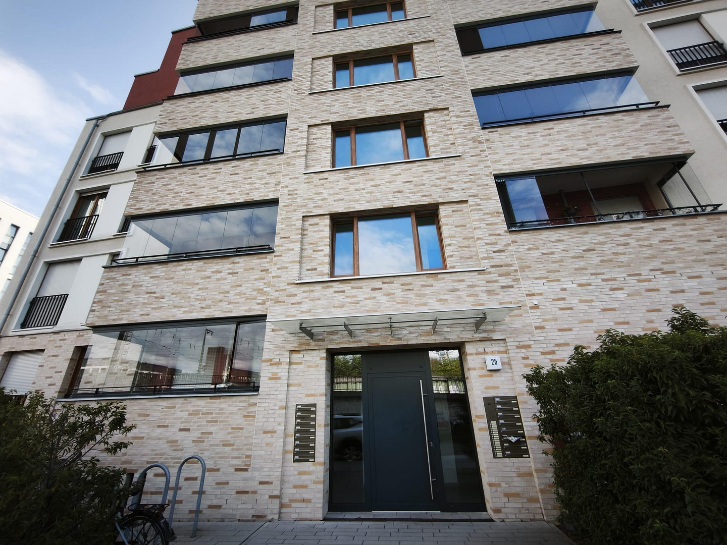 Traumhaft 2-Zimmer Wohnung Perfekte Messe-Lage: Erstklassige Anbindung im Herzen von Frankfurt – 60327 Frankfurt am Main(Gallus) – Vorschaubild 2