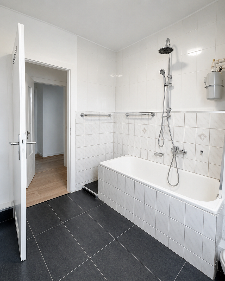 Frisch renovierte 4-Zimmer-Dachgeschosswohnung in zentraler Lage von Remscheid – 42853 Remscheid – Vorschaubild 3