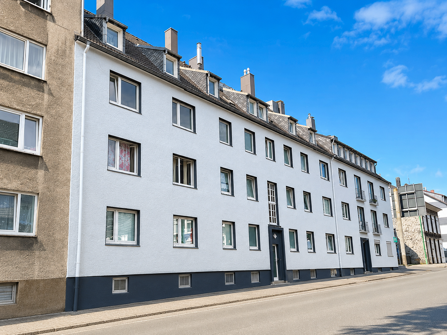 Frisch renovierte 4-Zimmer-Dachgeschosswohnung in zentraler Lage von Remscheid – 42853 Remscheid – Vorschaubild 9