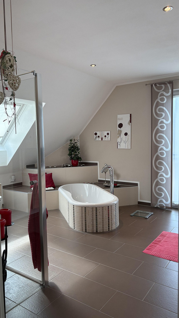 Außergewöhnliches Haus in ruhiger Lage am Waldrand. Unikat mit Pool, Whirlpool und Fernblick. – 86650 Wemding – Vorschaubild 16