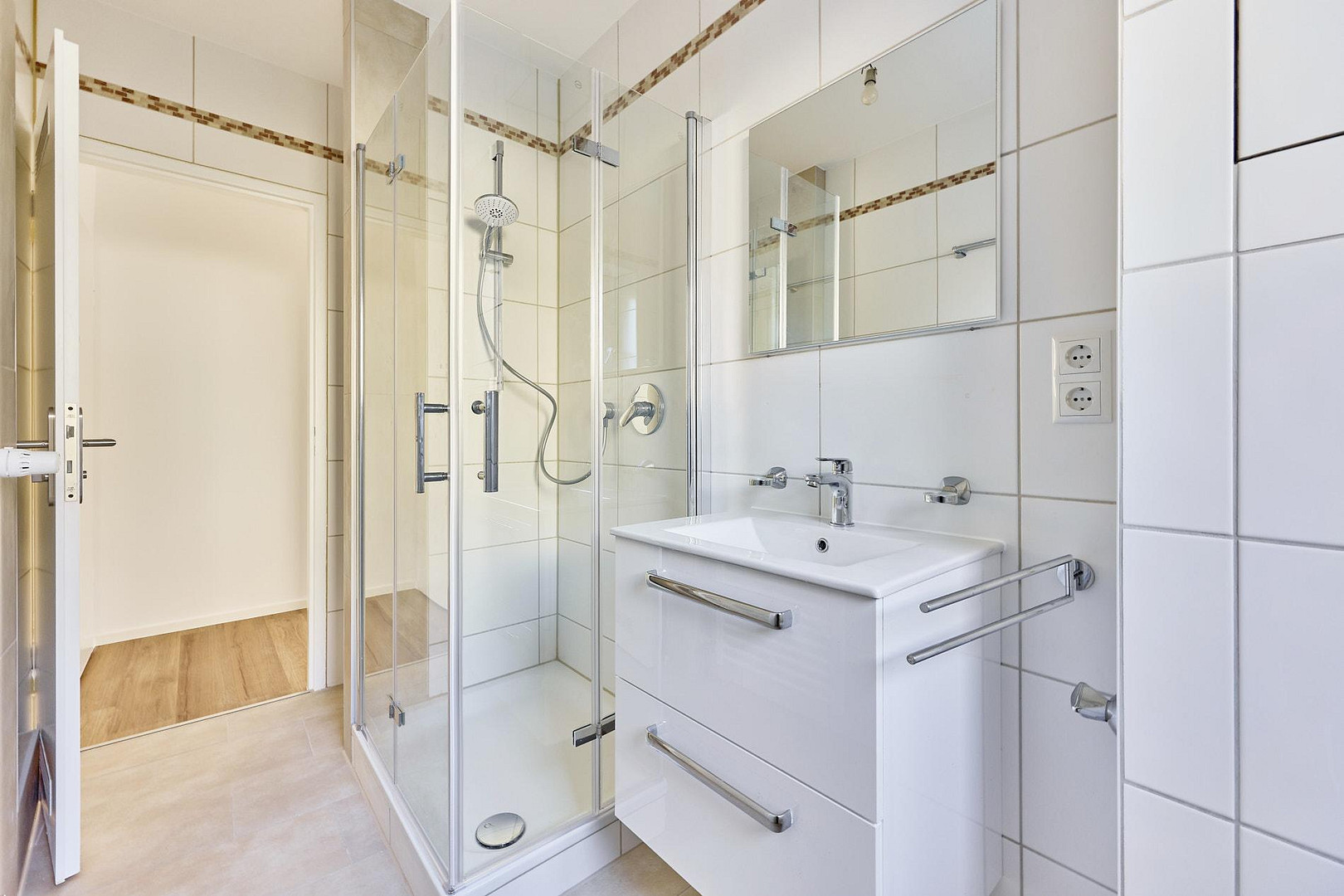 Eigennutz oder Mietgarantie mit 5,7% Rendite: Sanierte 3-Zimmer-Wohnung mit Balkon in ruhiger Lage – 65929 Frankfurt-Unterliederbach(Unterliederbach) – Vorschaubild 11