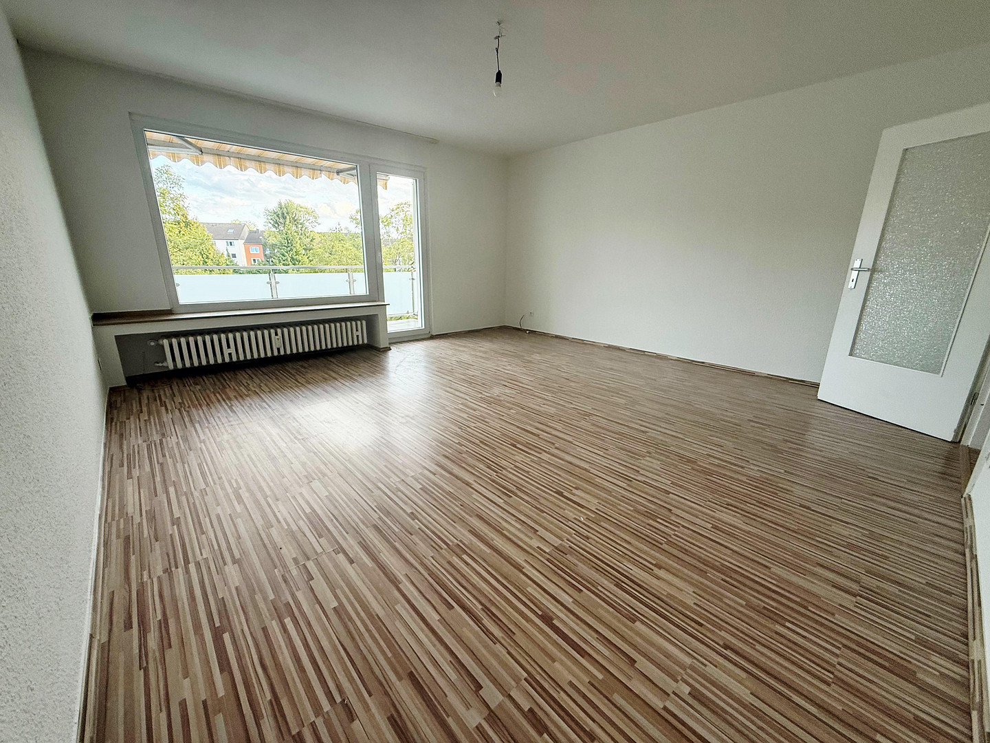 Gepflegte, helle 3,5-Zimmer-Wohnung mit Balkon, Aufzug & Grünblick am Gervinuspark – 45144 Essen(Frohnhausen) – Vorschaubild 3