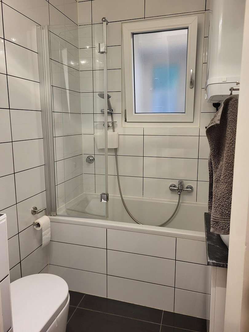 Vollmöblierte 2,5 ZW mit Balkon und Einbauküche in S-West – Foto 10