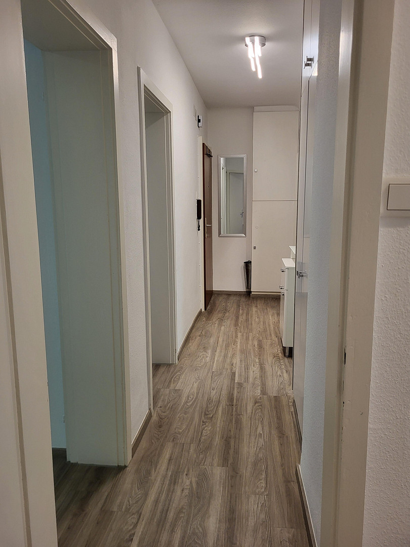 Vollmöblierte 2,5 ZW mit Balkon und Einbauküche in S-West – Foto 9