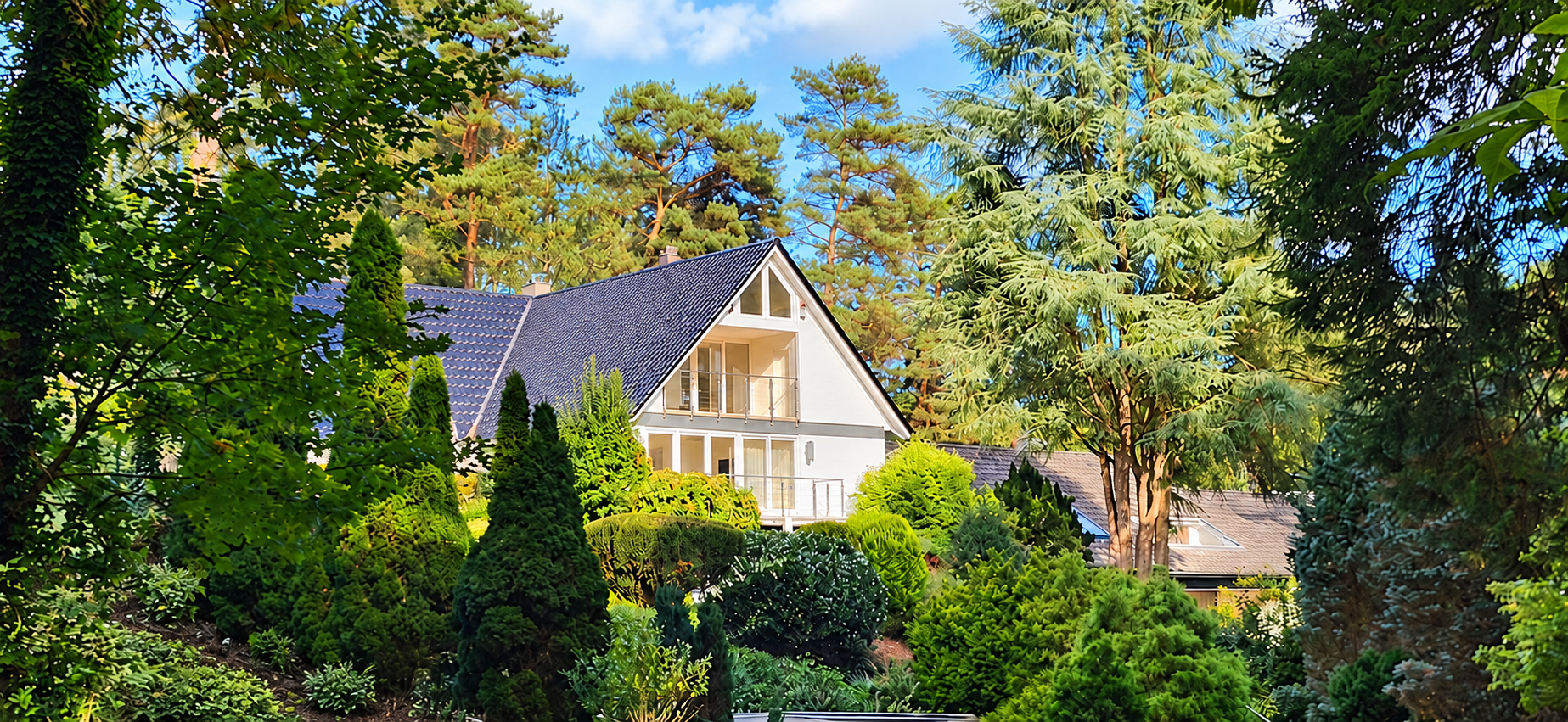 Große sonnige Dachgeschosswohnung - Ruhige Villenlage - Südloggia - ca. 20 Min. zum Hauptbahnhof
