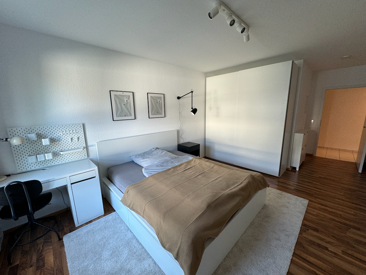 Möblierte 2-Zi.-Wohnung mit Balkon, Frankfurt-Niederursel – 1.950 € all-in, ab sofort – Foto 8