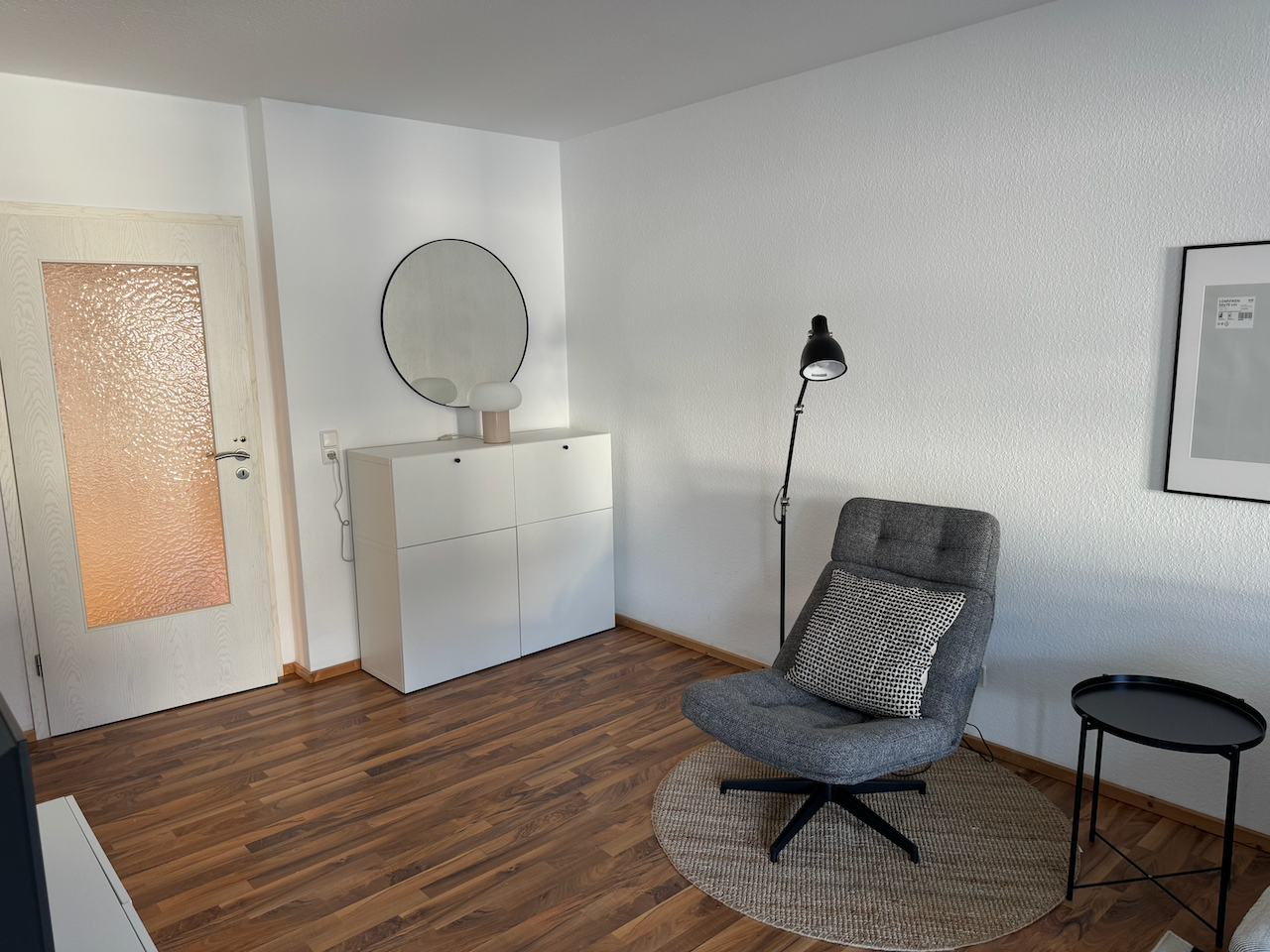 Möblierte 2-Zi.-Wohnung mit Balkon, Frankfurt-Niederursel – 1.950 € all-in, ab sofort – Foto 3