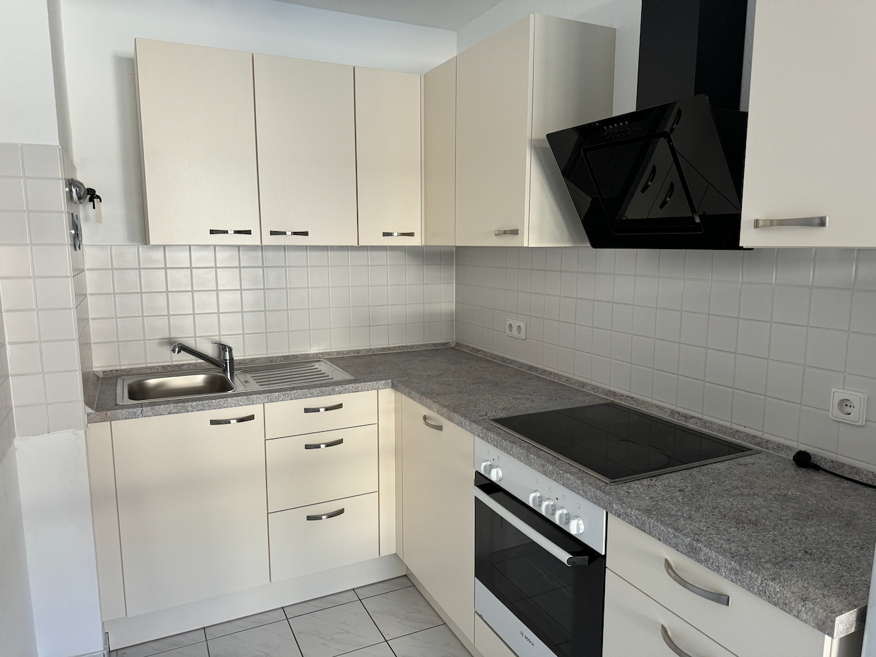 Möblierte 2-Zi.-Wohnung mit Balkon, Frankfurt-Niederursel – 1.950 € all-in, ab sofort – Foto 10
